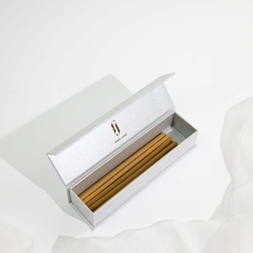 أعواد العود الكمبودي