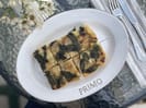 focaccia di silvana con salvia e cipolle